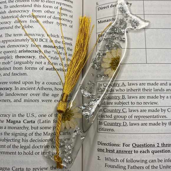 Mermaid tail Resin flower bookmark - Picture 6 of 7